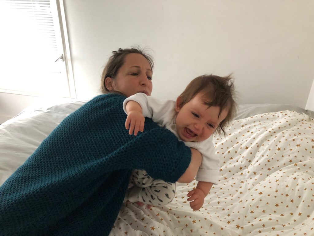 Ma fille de 3 ans s'endort très tard ! Conseils et astuces pour favoriser  l'endormissement - Cool Parents Make Happy Kids